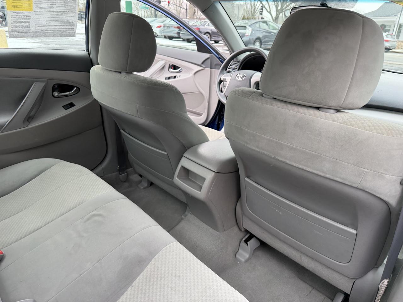 Toyota Camry LE 5-Spd AT 2009
