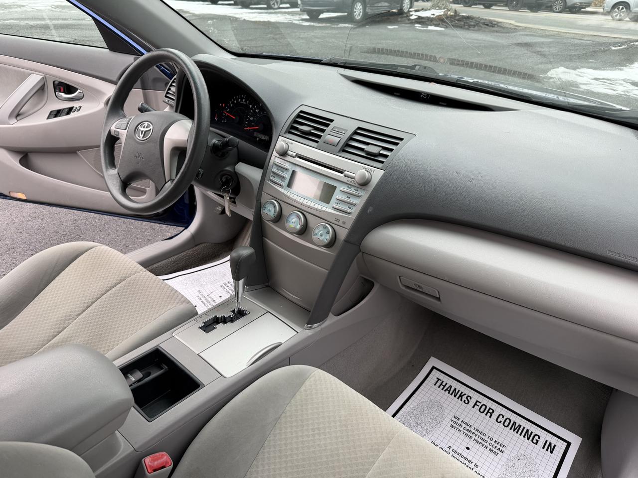 Toyota Camry LE 5-Spd AT 2009