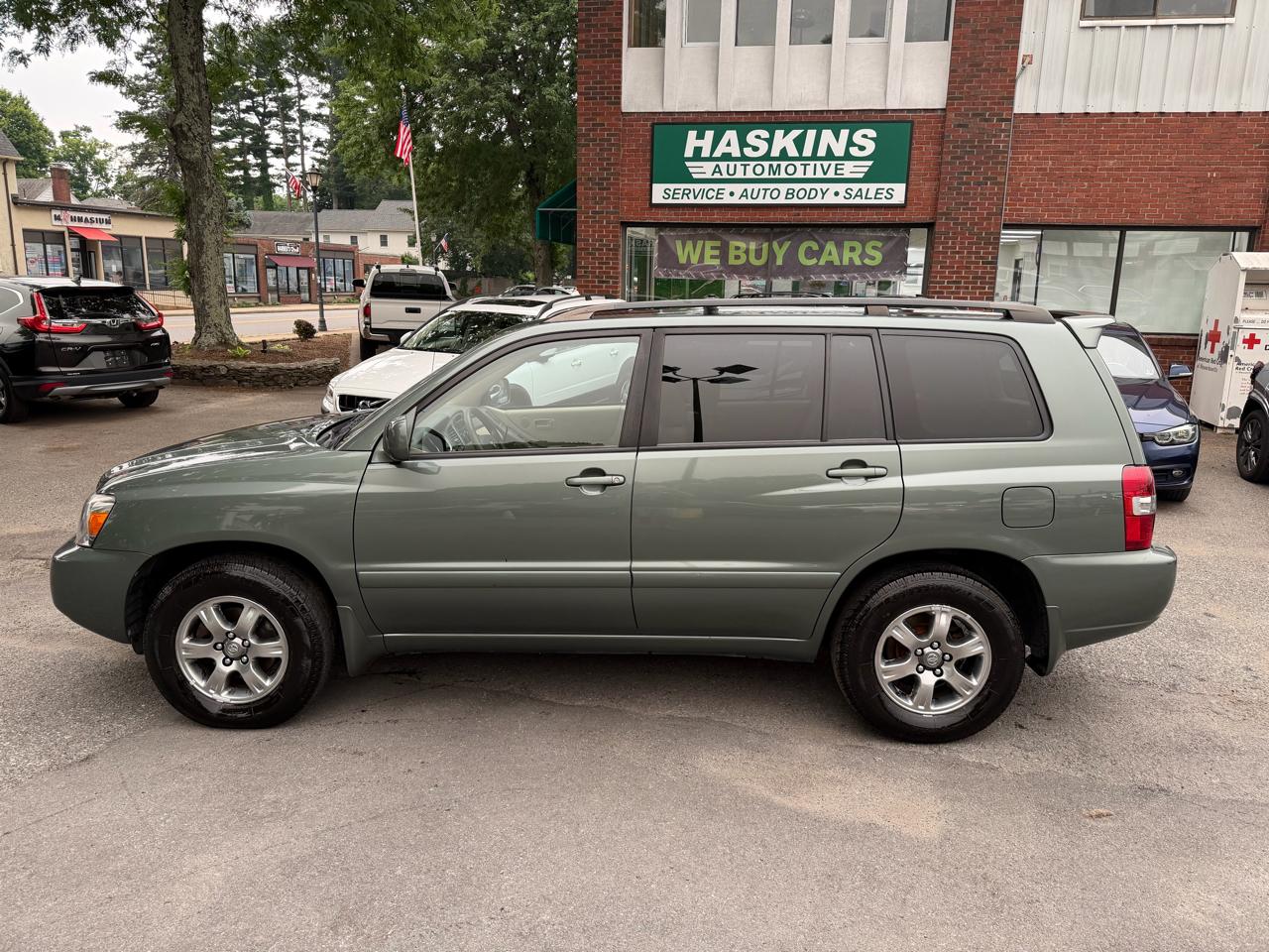 Toyota Highlander V6 2WD with 3rd-Row Seat 2005