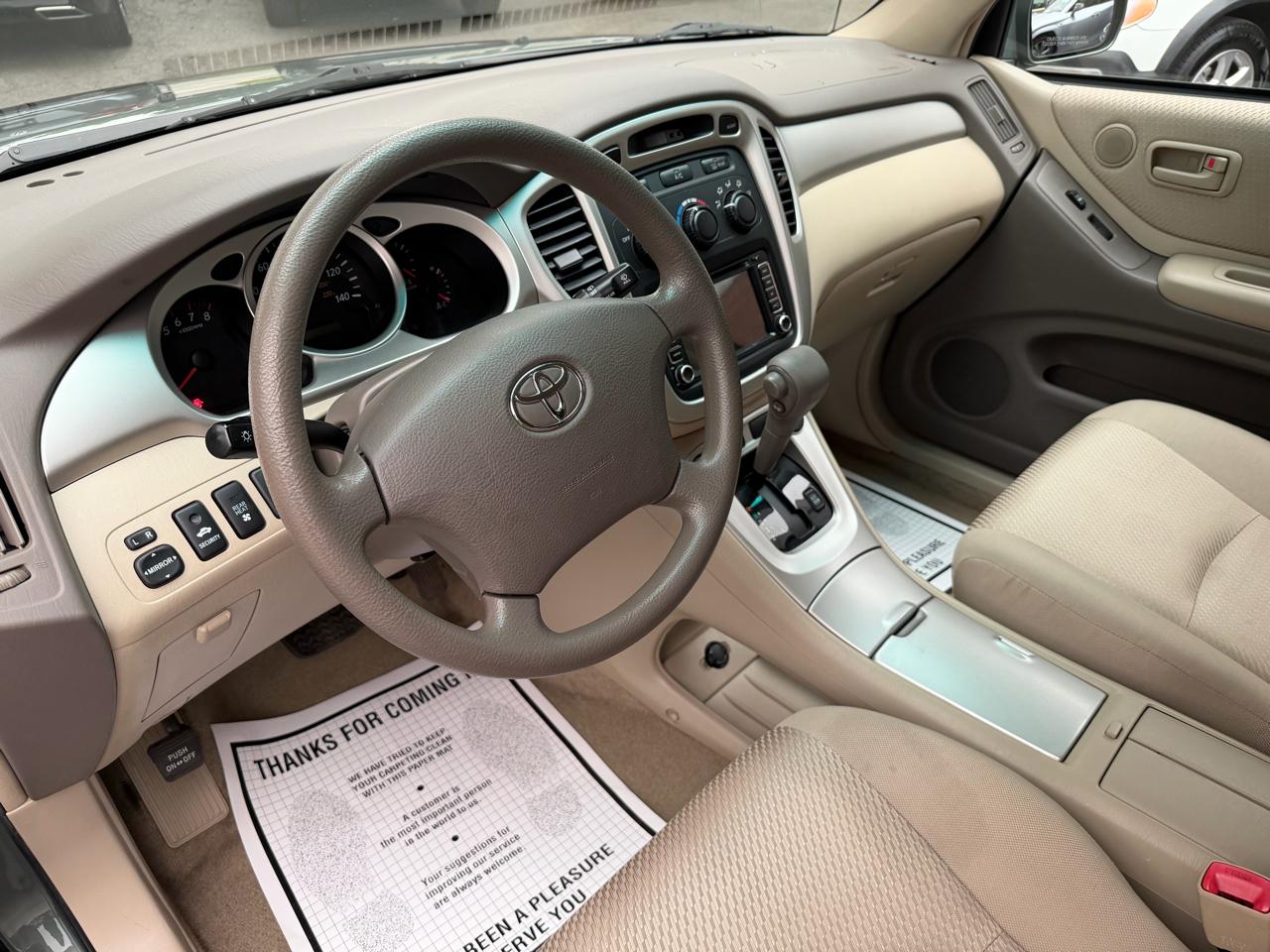 Toyota Highlander V6 2WD with 3rd-Row Seat 2005
