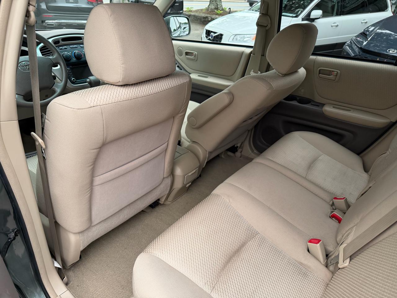 Toyota Highlander V6 2WD with 3rd-Row Seat 2005