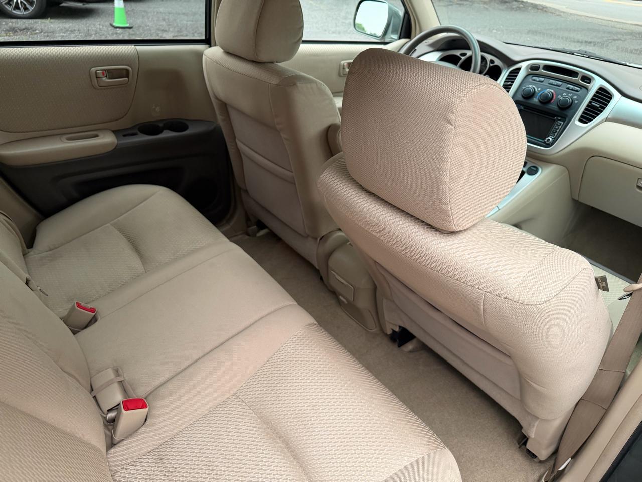 Toyota Highlander V6 2WD with 3rd-Row Seat 2005