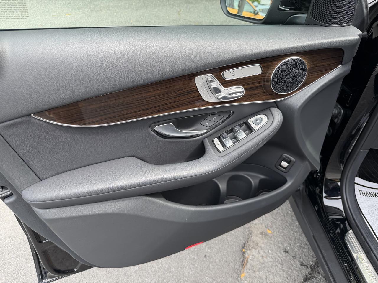 2022 Mercedes-Benz GLC GLC300 - Photo 9