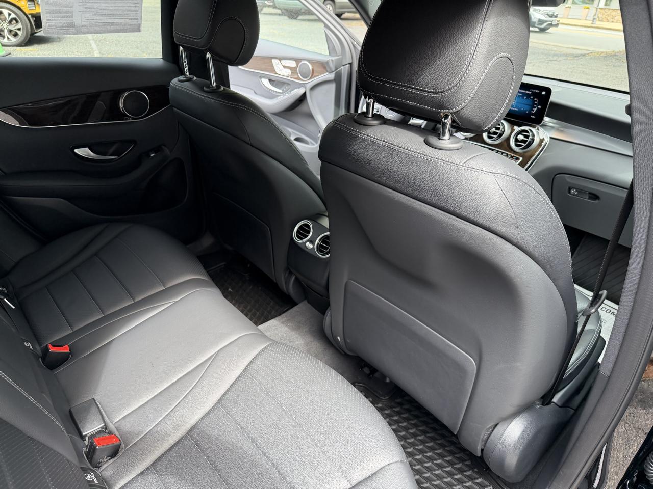 2022 Mercedes-Benz GLC GLC300 - Photo 12
