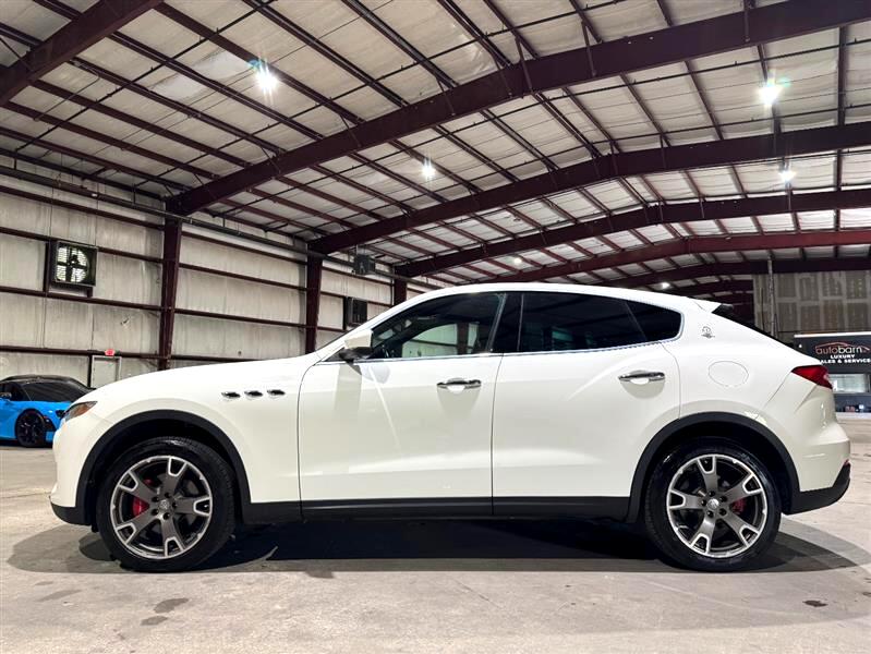 2017 Maserati Levante Base photo 2