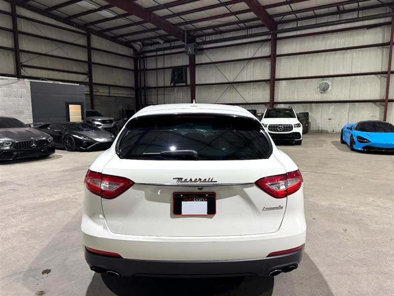 2017 Maserati Levante Base photo 4