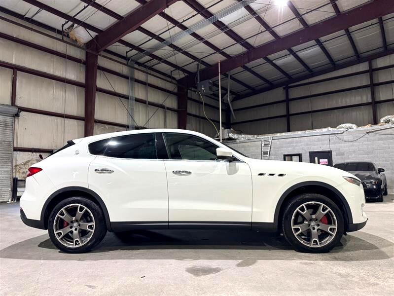 2017 Maserati Levante Base photo 6