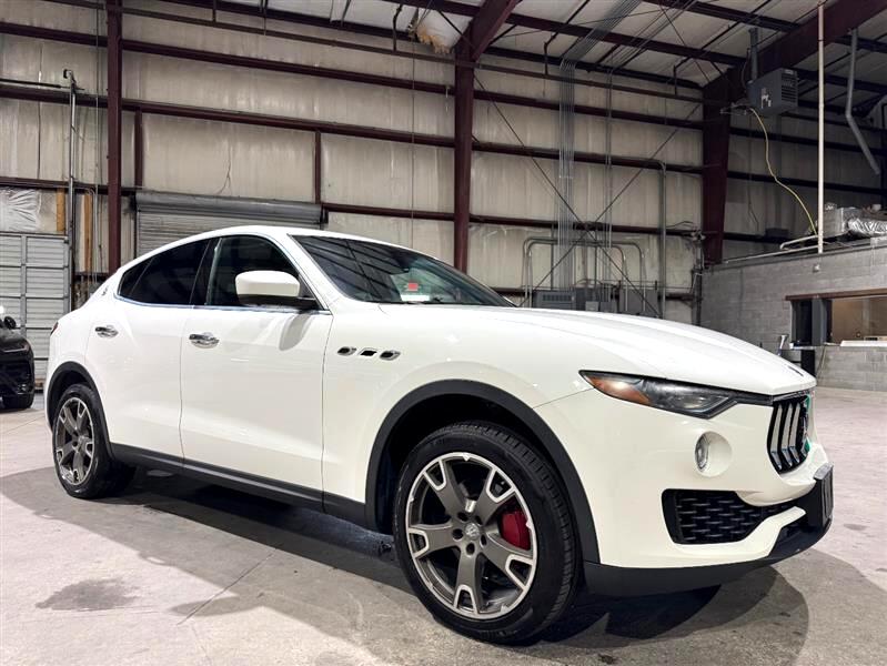 2017 Maserati Levante Base photo 9