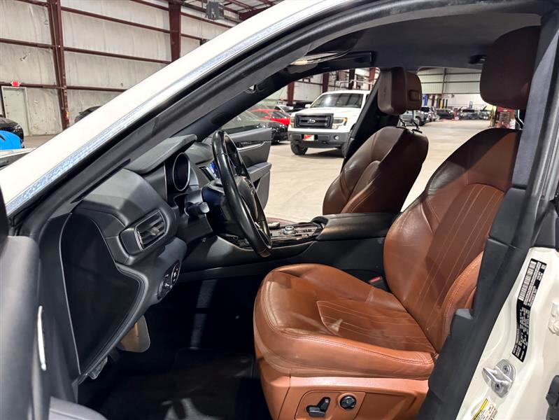 2017 Maserati Levante Base photo 13