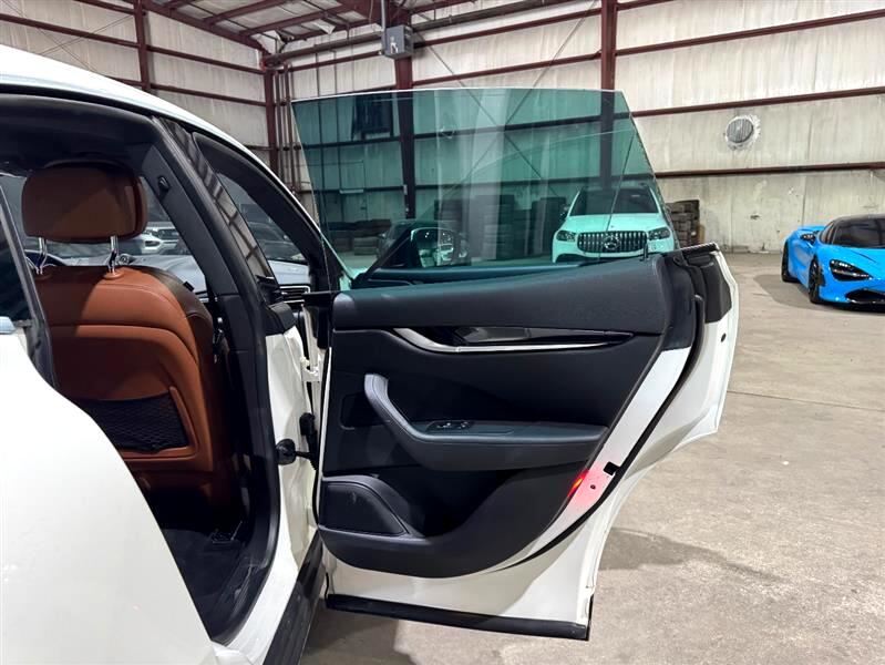 2017 Maserati Levante Base photo 20