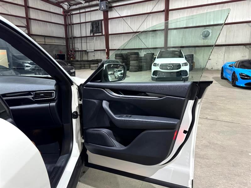 2017 Maserati Levante Base photo 24