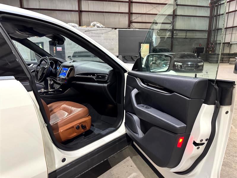 2017 Maserati Levante Base photo 25
