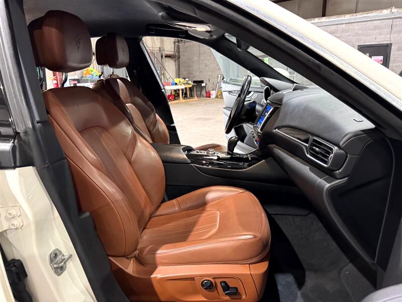 2017 Maserati Levante Base photo 26