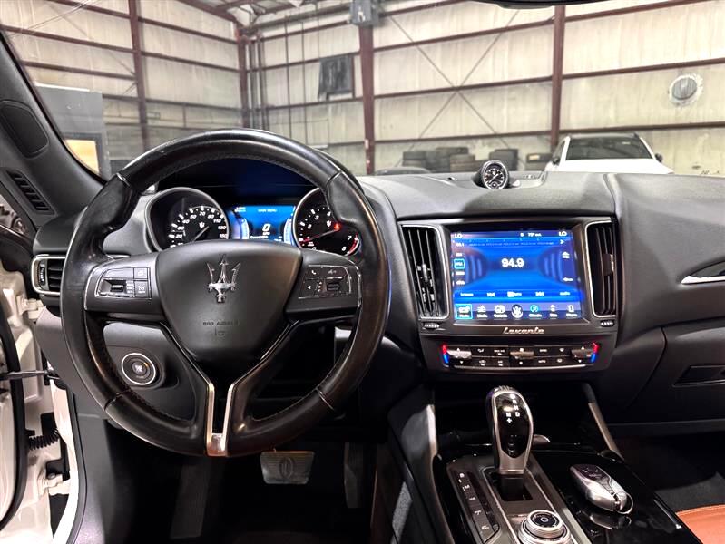 2017 Maserati Levante Base photo 29
