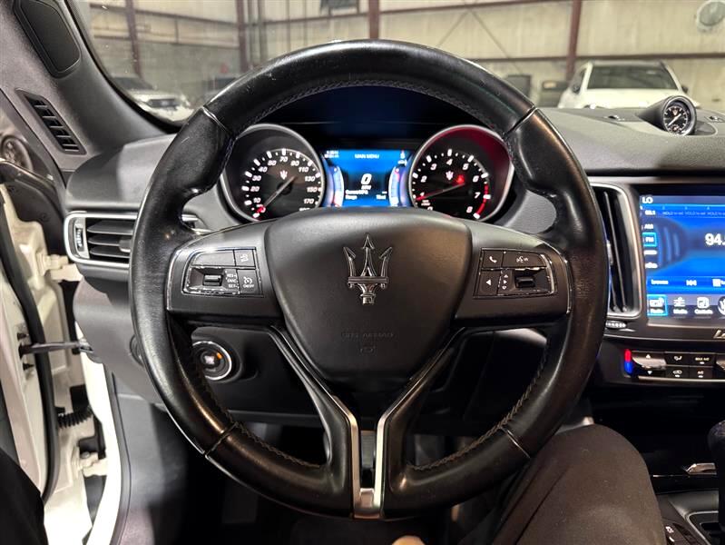 2017 Maserati Levante Base photo 30