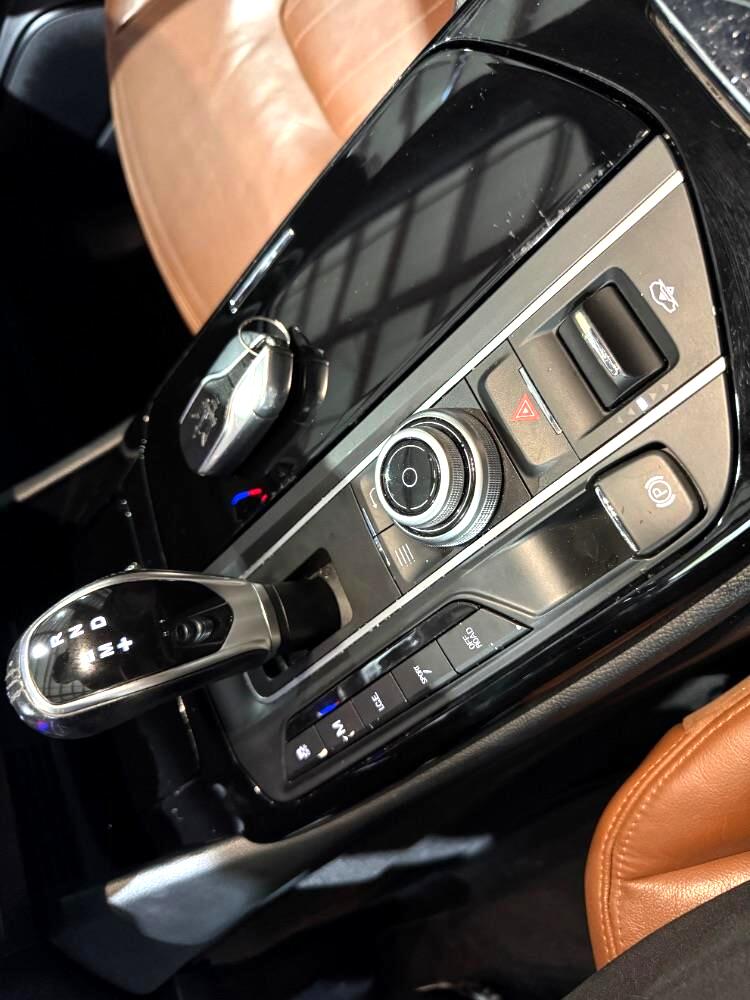 2017 Maserati Levante Base photo 31