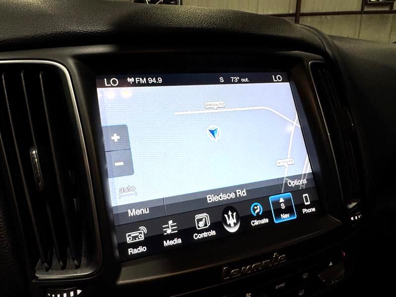 2017 Maserati Levante Base photo 33
