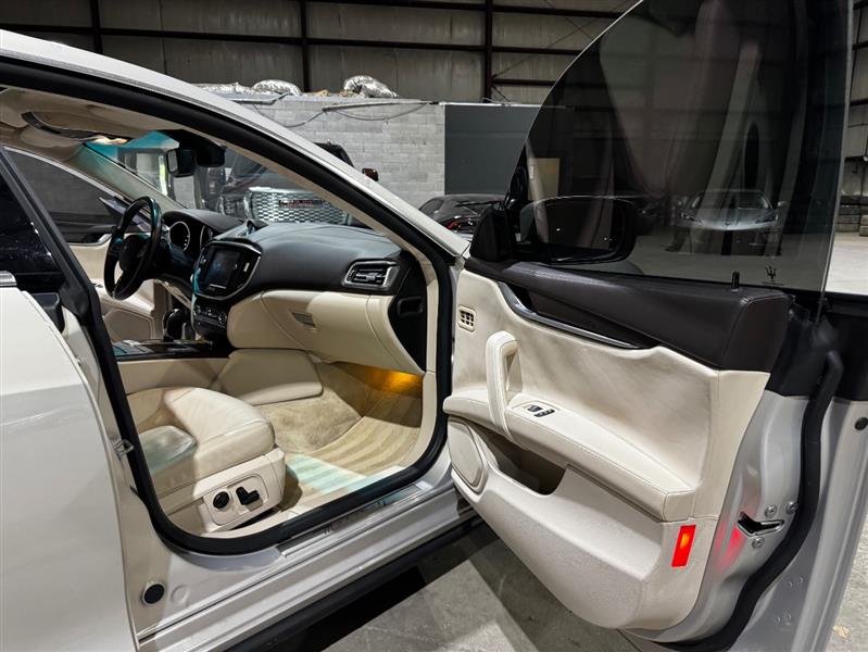 Maserati Ghibli Base 2014 Maserati Ghibli Base 2014