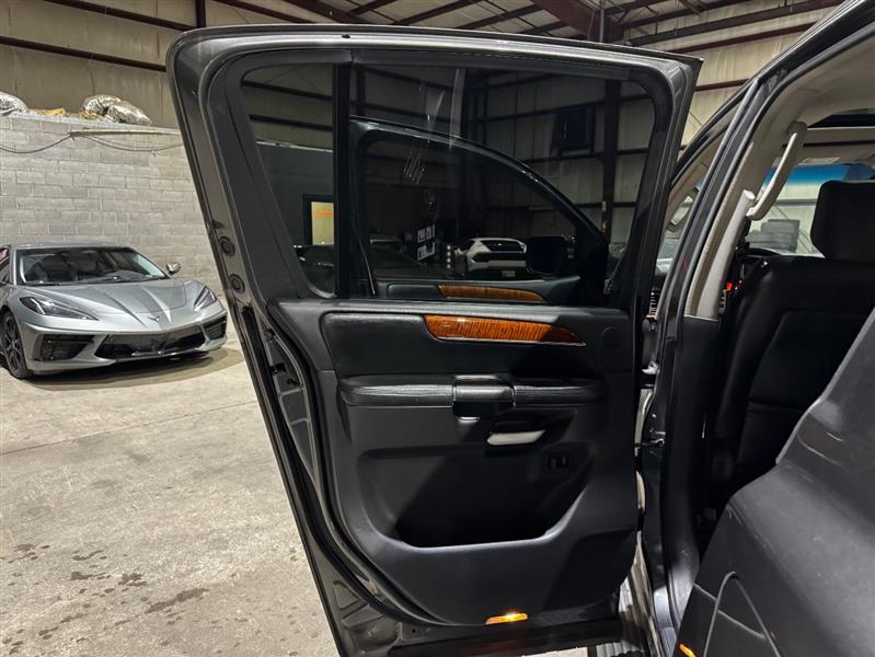 Infiniti QX56 RWD 2010