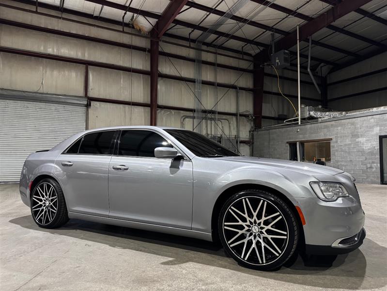 Chrysler 300 Limited RWD 2017 Chrysler 300 Limited RWD 2017