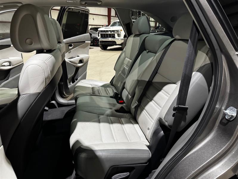 Kia Sorento SX V6 2WD 2016 Kia Sorento SX V6 2WD 2016