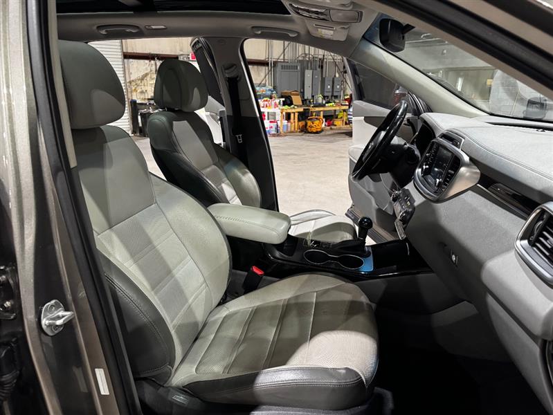 Kia Sorento SX V6 2WD 2016 Kia Sorento SX V6 2WD 2016