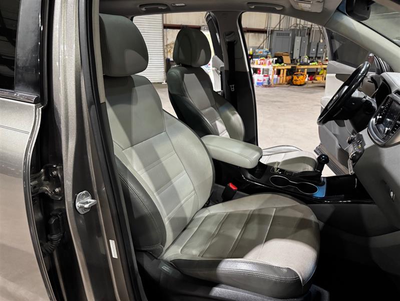 Kia Sorento SX V6 2WD 2016 Kia Sorento SX V6 2WD 2016