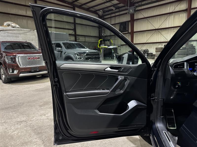 Volkswagen Tiguan SE R-Line Black 2022 Volkswagen Tiguan SE R-Line Black 2022