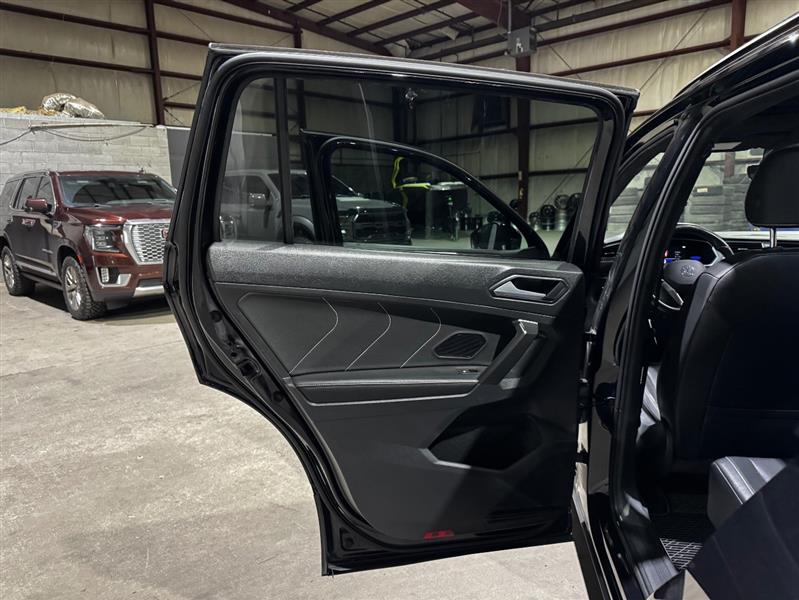 Volkswagen Tiguan SE R-Line Black 2022 Volkswagen Tiguan SE R-Line Black 2022
