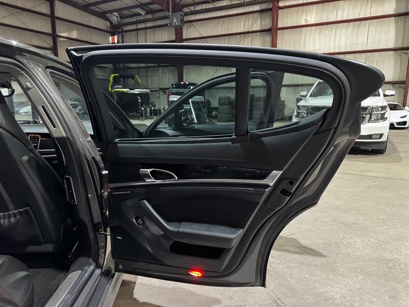 Porsche Panamera 4 2013