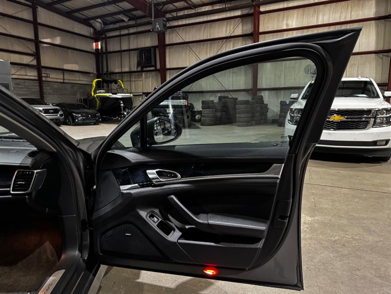 Porsche Panamera 4 2013