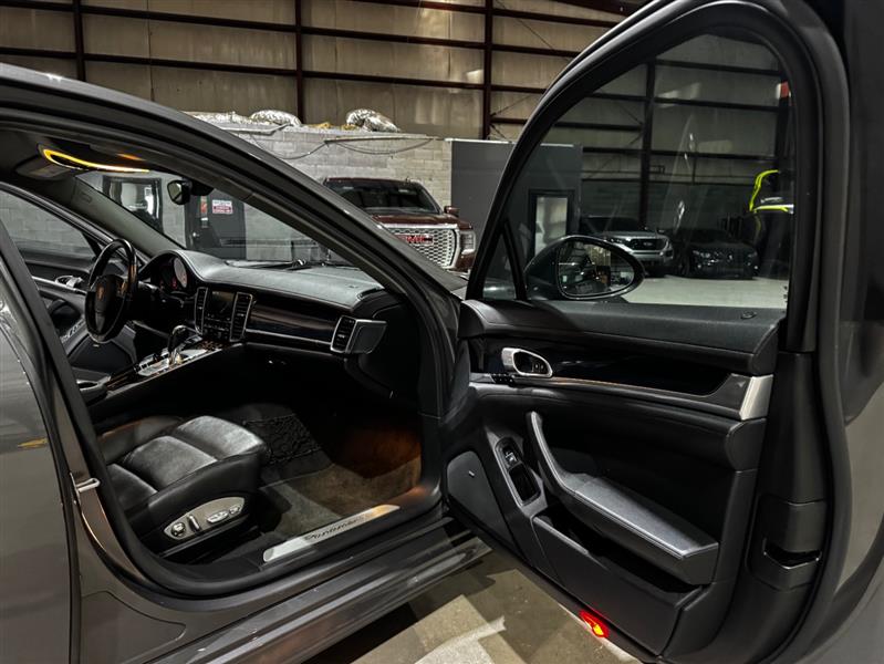 Porsche Panamera 4 2013