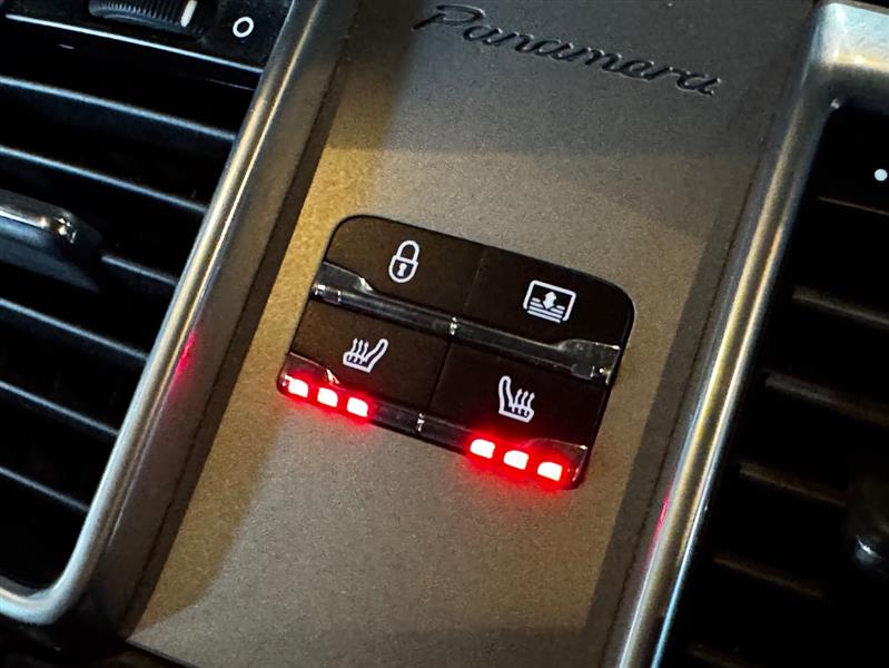 Porsche Panamera 4 2013