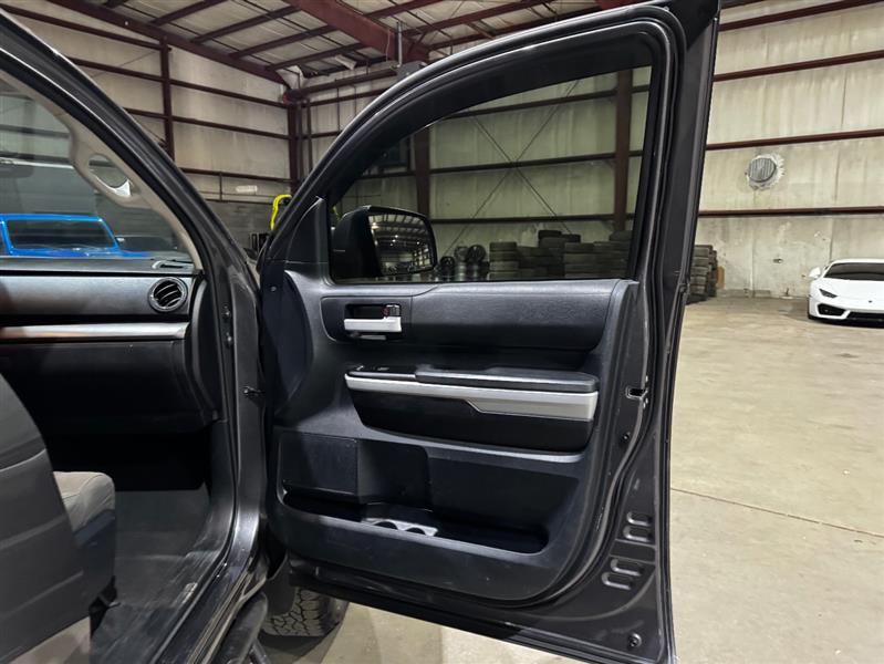 Toyota Tundra SR5 5.7L V8 CrewMax 4WD 2018