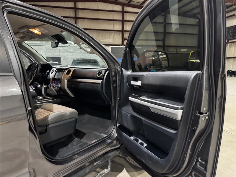 Toyota Tundra SR5 5.7L V8 CrewMax 4WD 2018