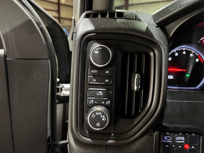 Chevrolet Silverado 1500 Custom Trail Boss Crew Cab Long Box 4WD 2019