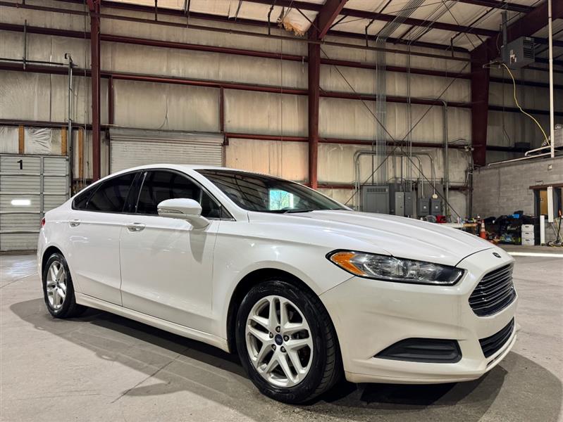 2015 Ford Fusion SE's photo