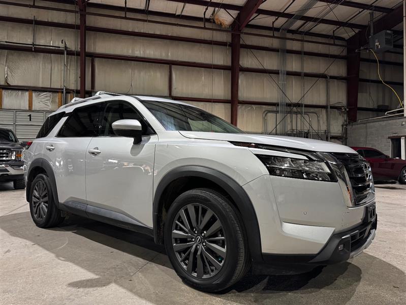 2022 Nissan Pathfinder SL