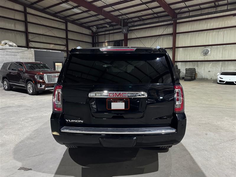 GMC Yukon Denali 4WD 2016