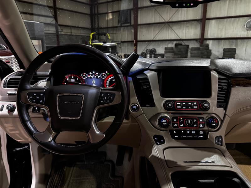 GMC Yukon Denali 4WD 2016