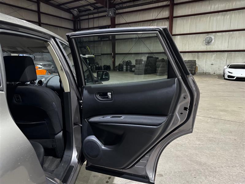 Nissan Rogue S 2WD 2011