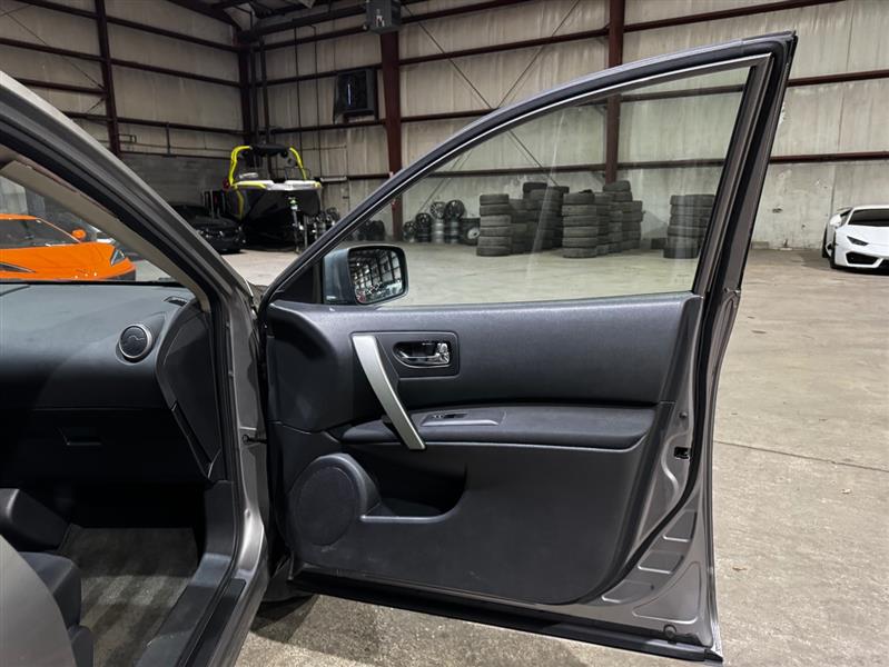 Nissan Rogue S 2WD 2011