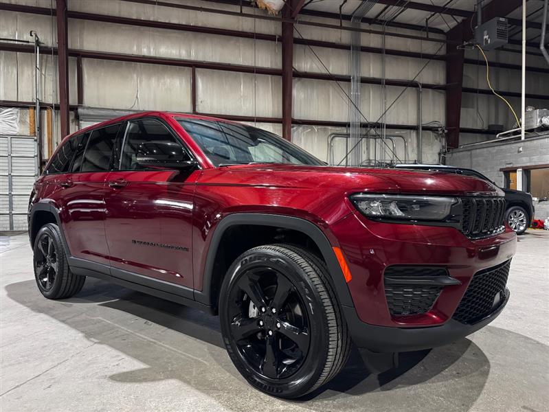 Jeep Grand Cherokee Laredo 4WD 2023