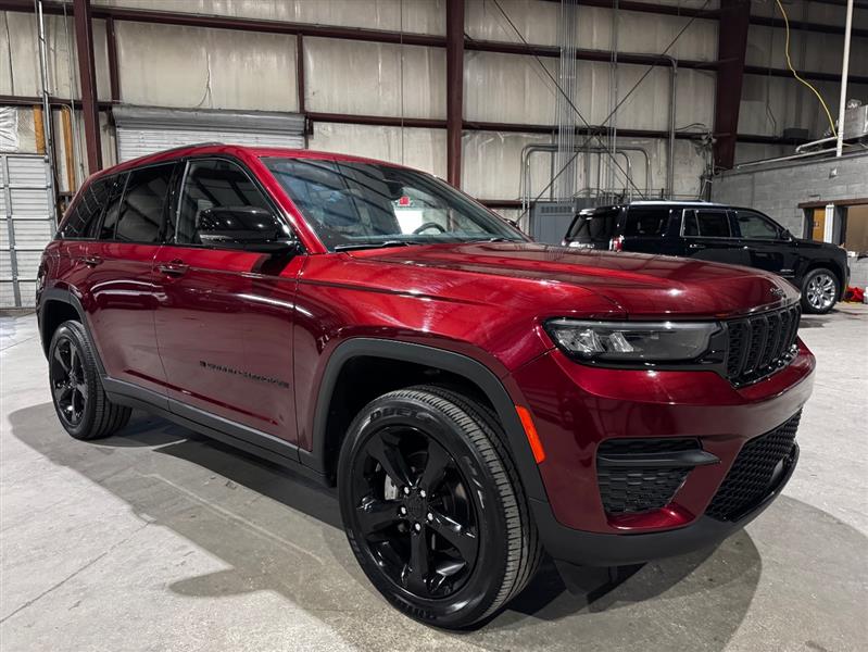 Jeep Grand Cherokee Laredo 4WD 2023