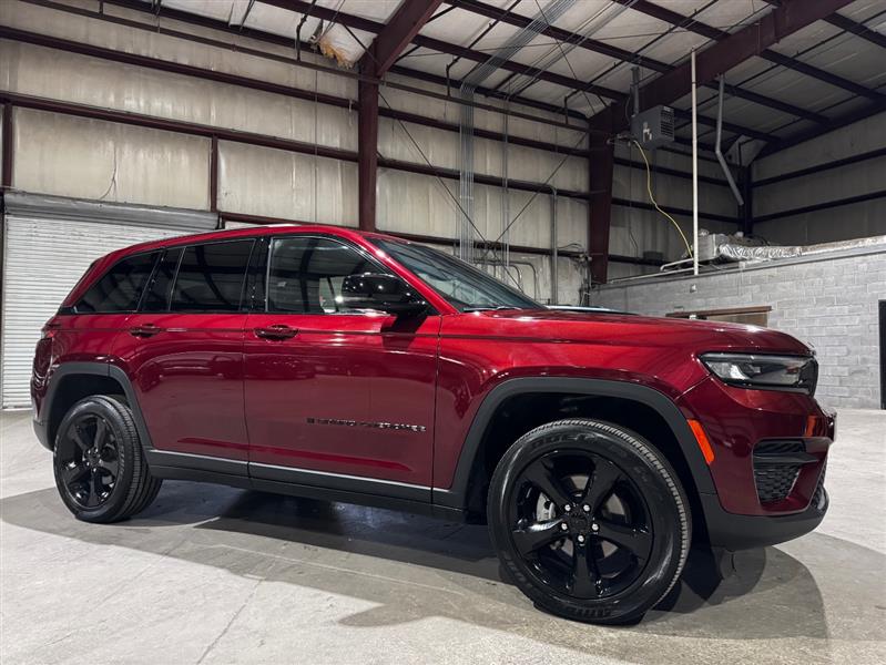 Jeep Grand Cherokee Laredo 4WD 2023