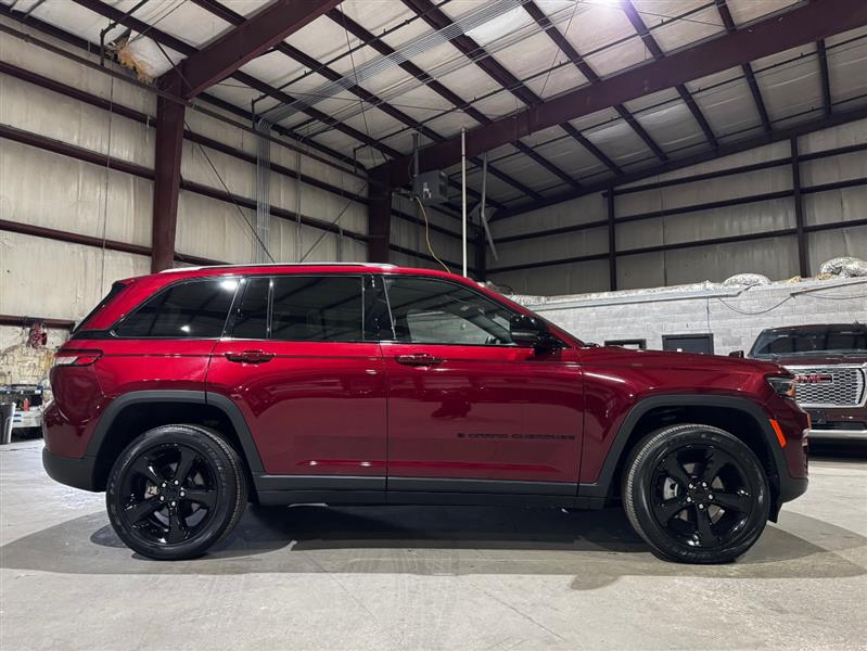 Jeep Grand Cherokee Laredo 4WD 2023