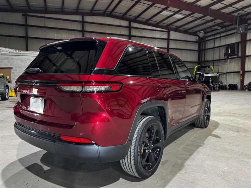 Jeep Grand Cherokee Laredo 4WD 2023