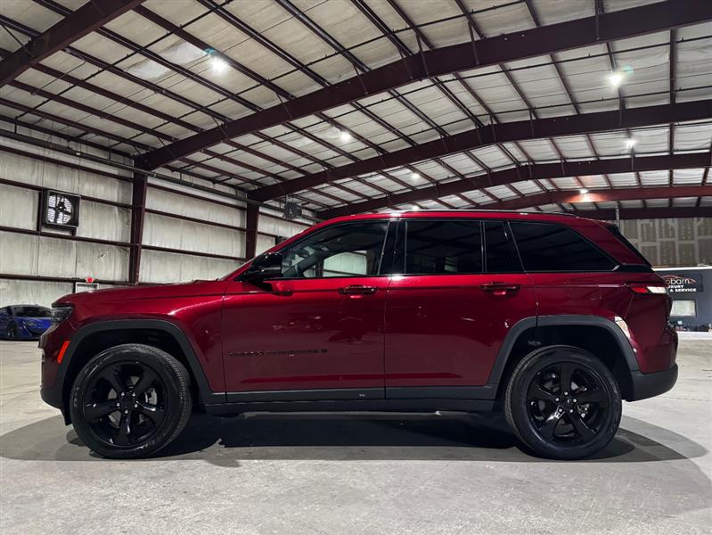 Jeep Grand Cherokee Laredo 4WD 2023