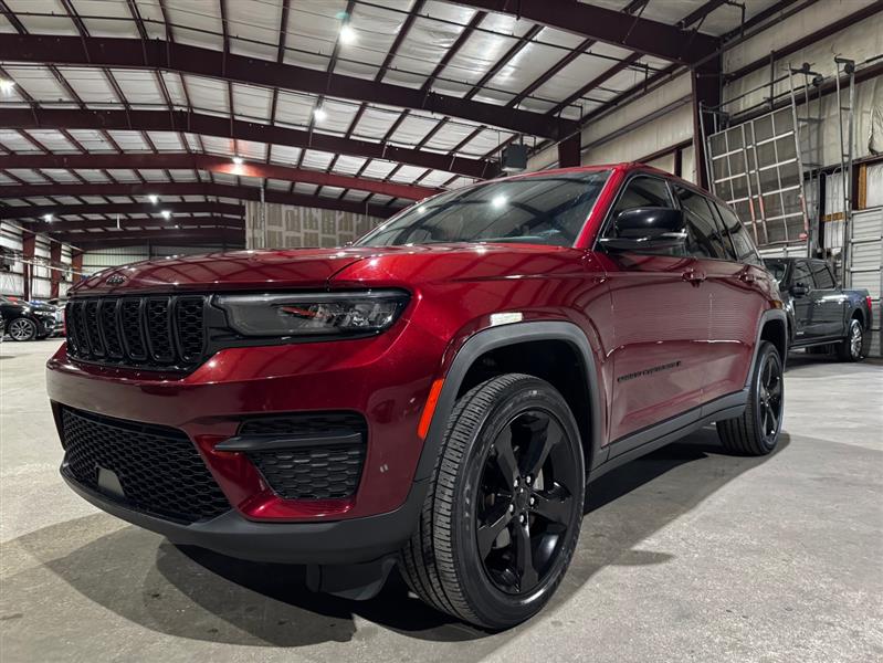 Jeep Grand Cherokee Laredo 4WD 2023