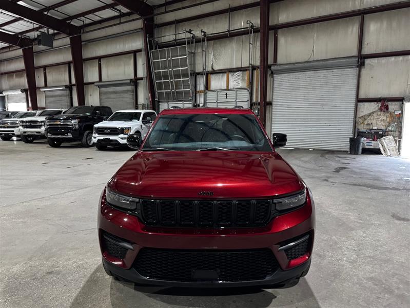 Jeep Grand Cherokee Laredo 4WD 2023